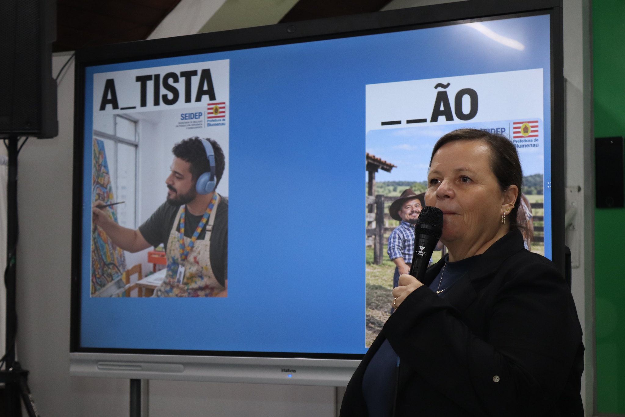 Oktoberfest capacita equipes para atender pessoas com deficiência