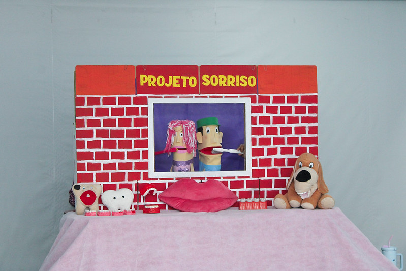 Projeto Sorriso leva teatro de fantoches às escolas municipais