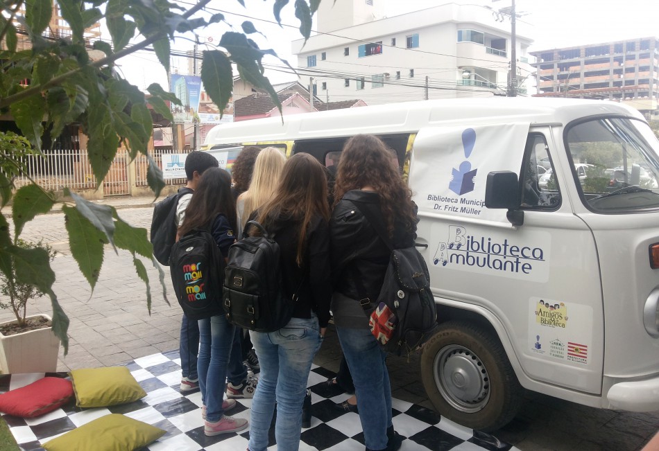 Biblioteca Ambulante circula de segunda a quinta-feira