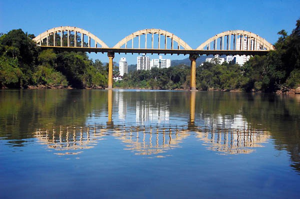 Trânsito na Ponte dos Arcos terá alteração nos horários de pico