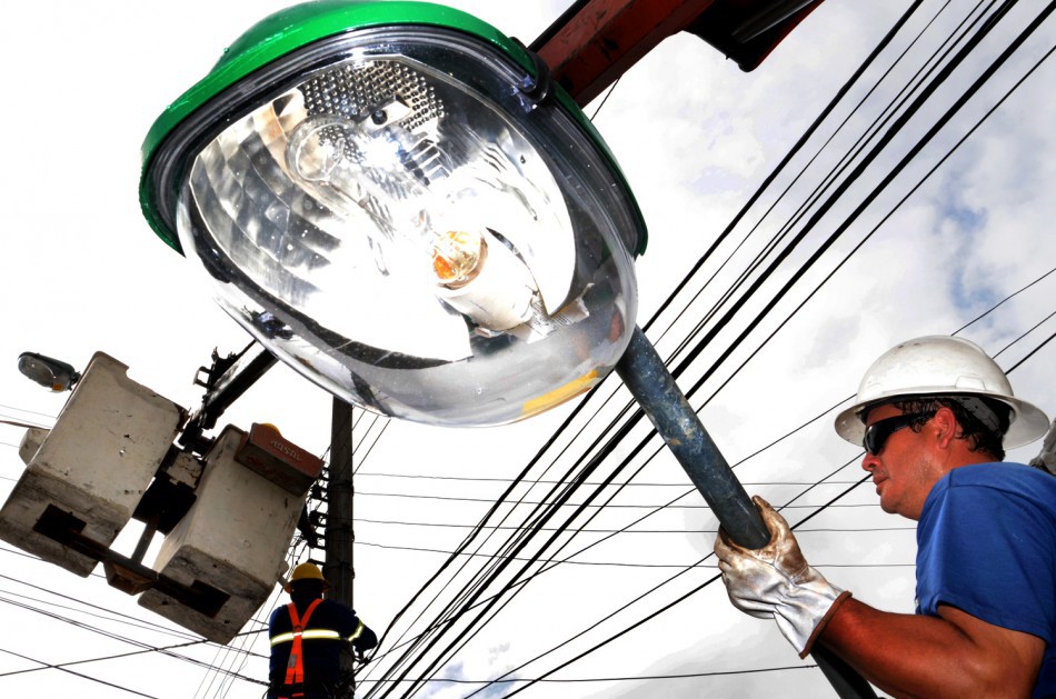 Rua José Reuter tem sistema de iluminação modernizado