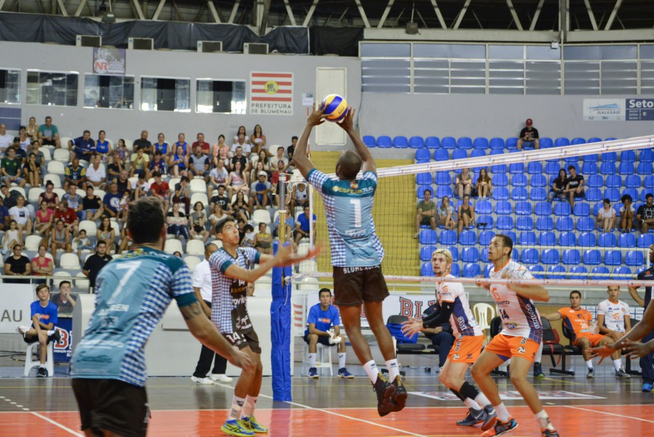 Vôlei masculino joga pela liderança da Superliga B em Ribeirão Preto