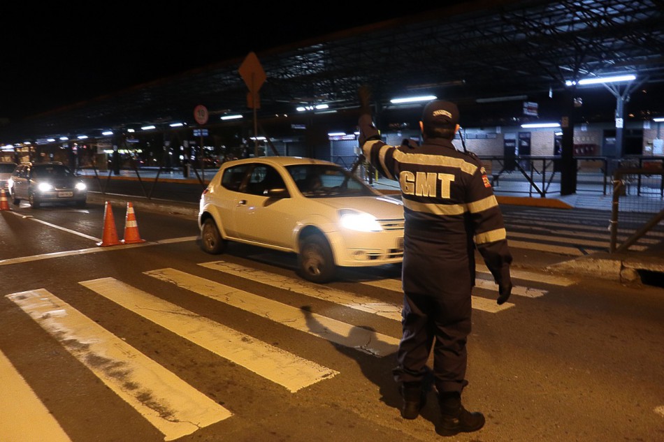 GMT aborda mais de 400 veículos durante fiscalização em Blumenau