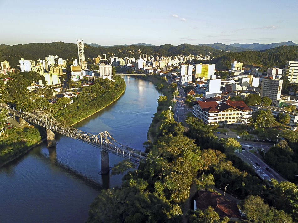 Pelo terceiro mês consecutivo, Blumenau tem saldo positivo de contratações