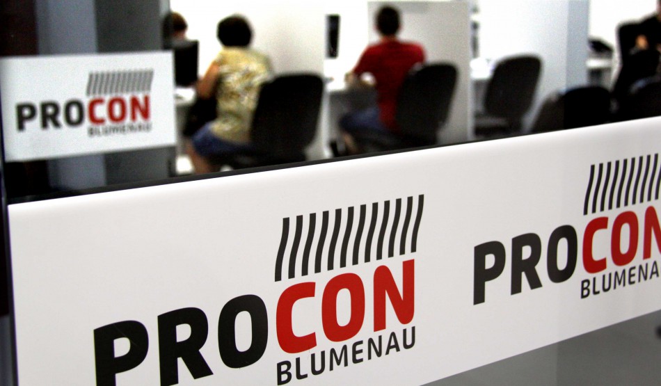 Procon de Blumenau participa de encontro estadual para investigar aumento de preços dos combustíveis
